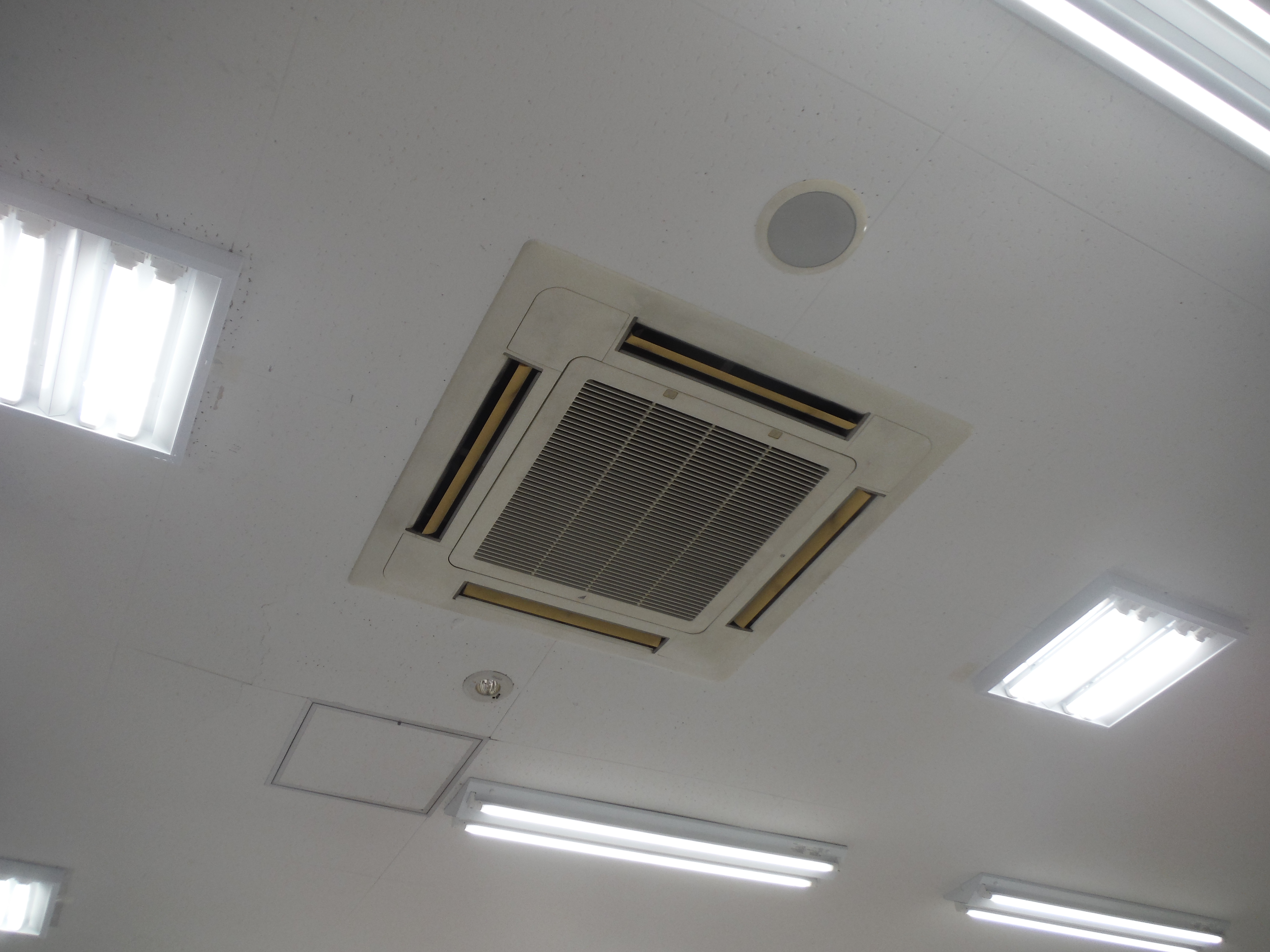 業務用エアコン修理の流れ